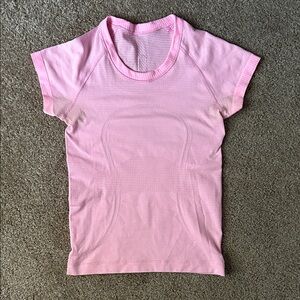 Lululemon pink short sleeve swiftly size 4